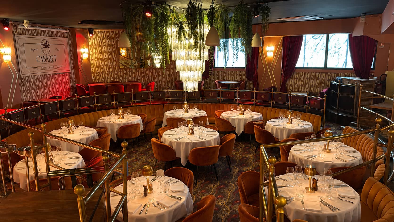Salle privatisable avec DJ et piste de danse au Cabaret Baila Restaurant à Paris