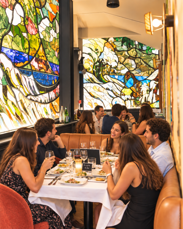 26 Lunch in front of the stained-glass window