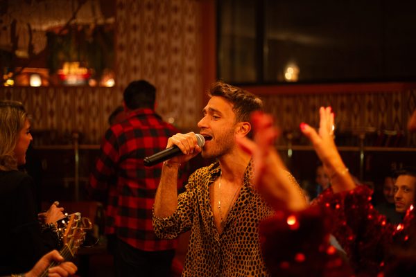 Soirée festive et musique live : nos vendredis de fête à ne pas manquer - Cabaret Baila Restaurant Paris